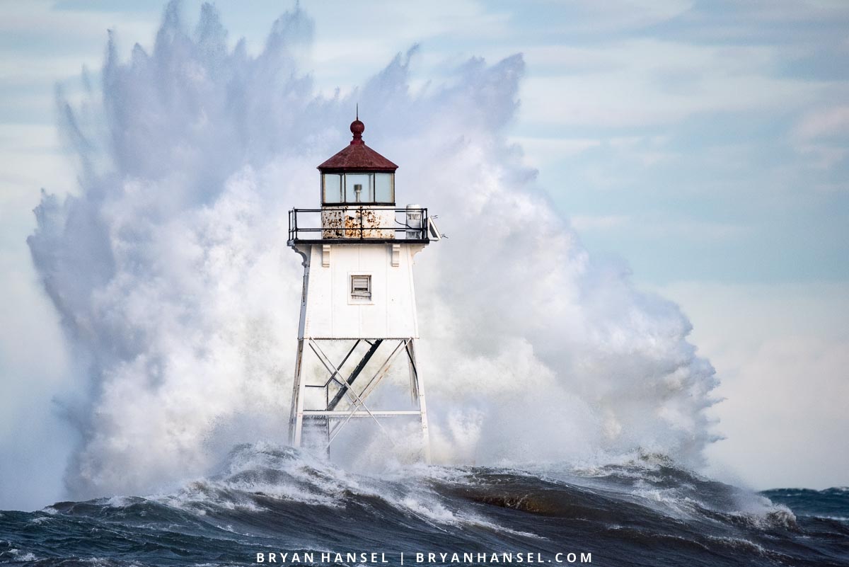 the gales of November photo workshop sends waves at a lighthouse